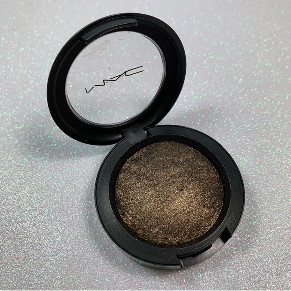 MAC Eyeshadow Gilt By Association - Picture 1 of 5